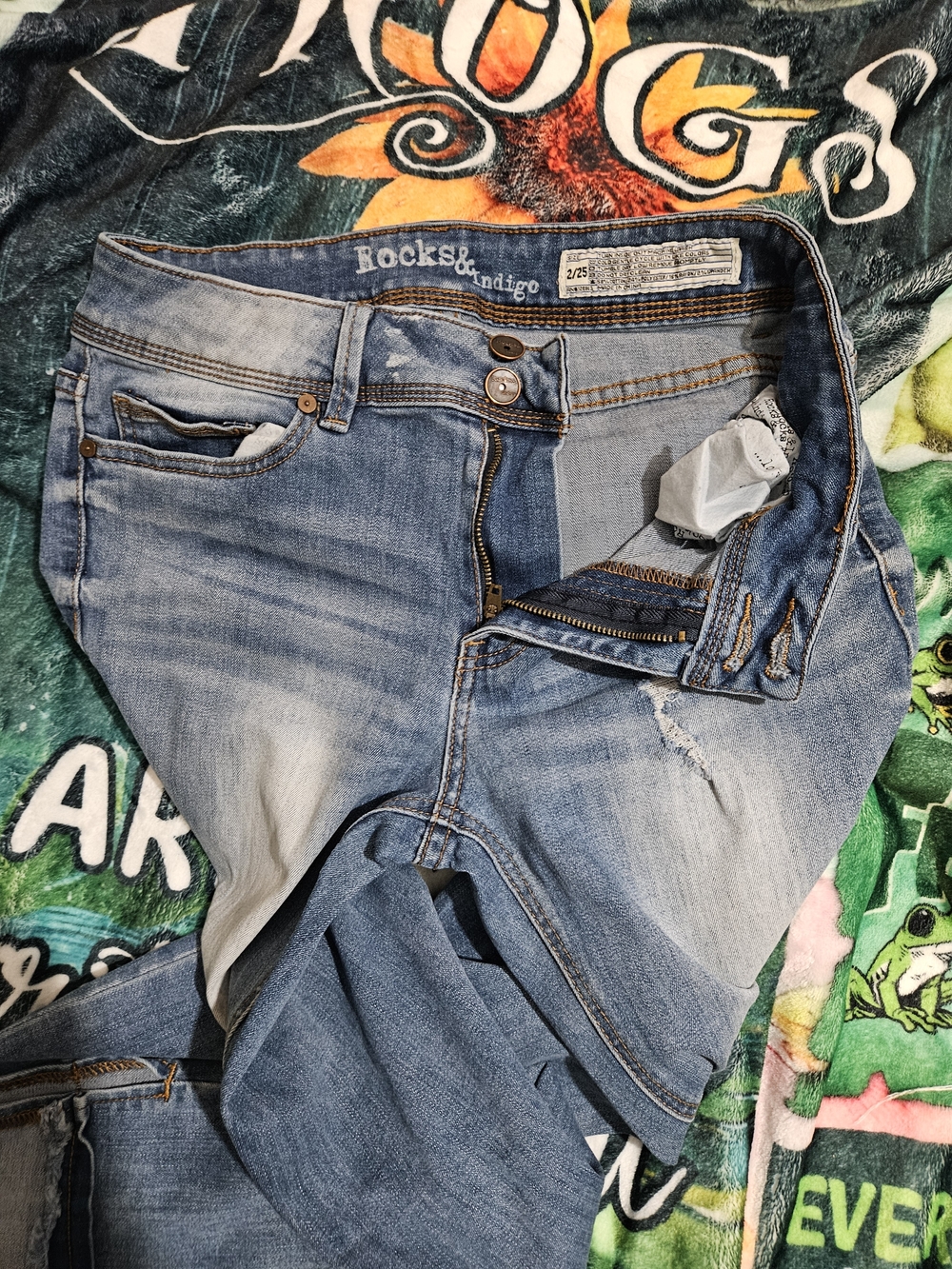 American Eagle Outfitters Women’s Blue Washed Jeans - Classic Denim - Picture 4 of 10